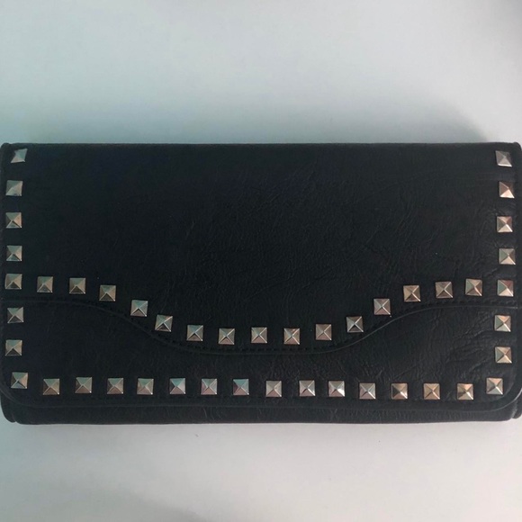 Forever 21 large black clutch with gold metallic square studs - Picture 3 of 4